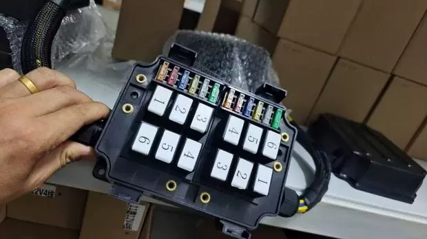 Hộp cầu chì chống nước 12 chiều cho ô tô, RV và du thuyền 12V24V Hộp cầu chì điều khiển rơle sửa đổi đa chiều 12V24V - Ảnh 8