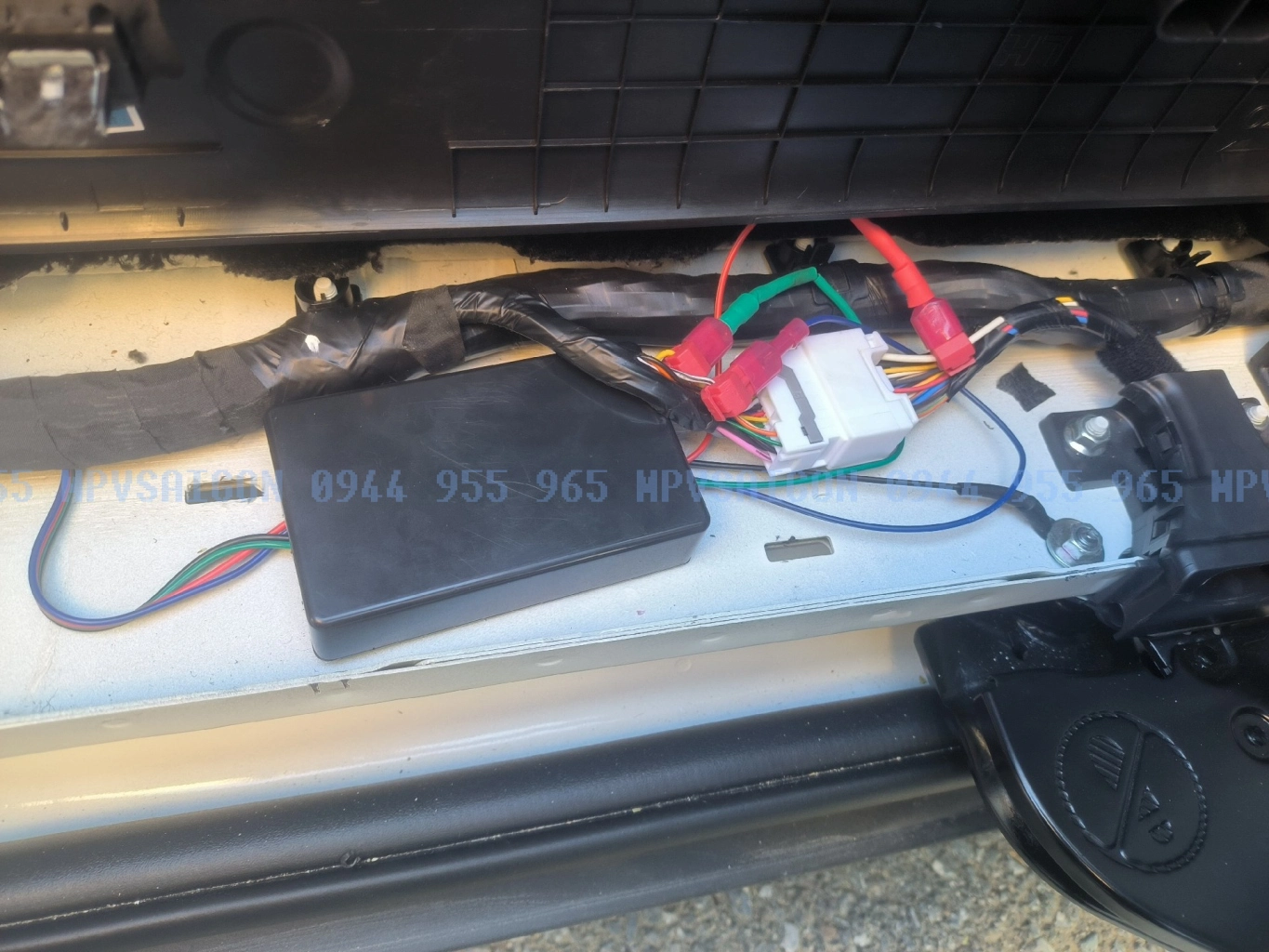 Công tắc cửa lùa điện có LED - Công tắc cửa lùa cột B Hyundai Custin - Ảnh 10